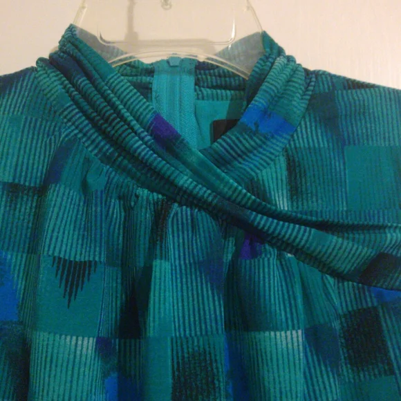 Worthington Petite sleeveless high v-neck blouse size PS - Picture 2 of 5